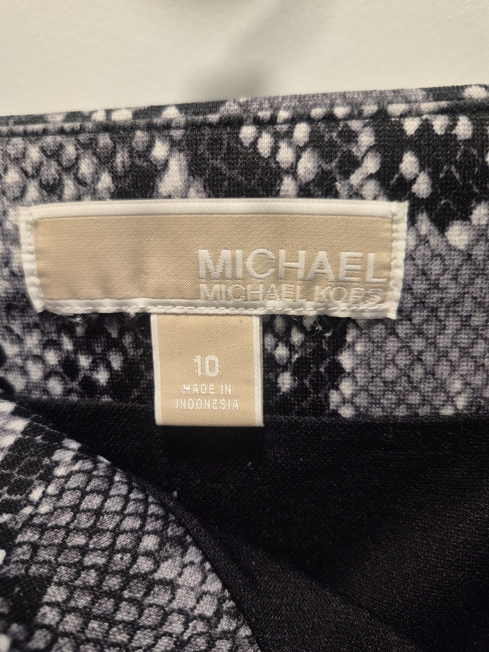 Michael Kors Snake Skin Print Pencil Skirt - Black & Gray - Picture 3 of 3